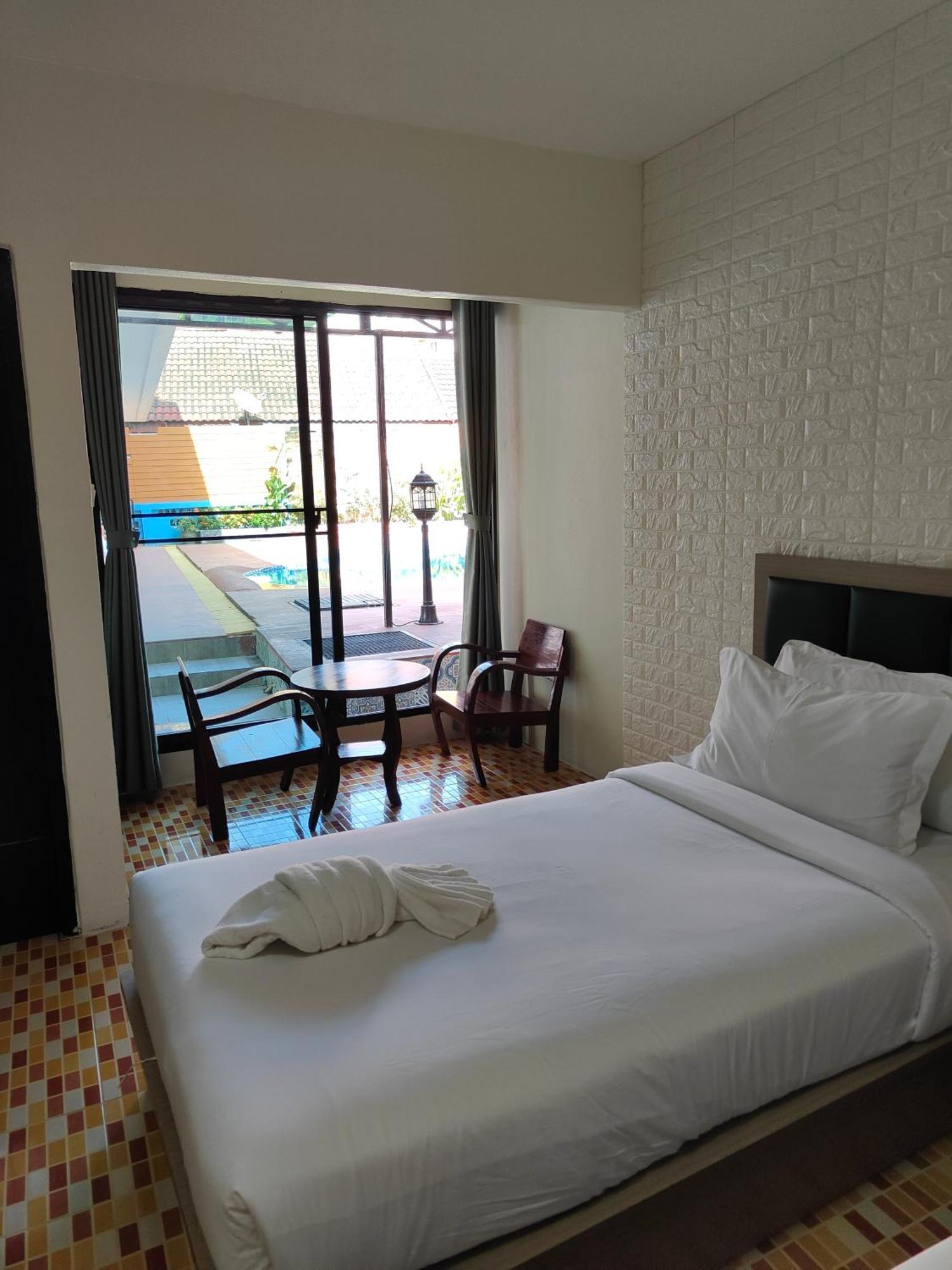 Baankasemsuk Resort 般咔 深宿 Patong Exteriör bild