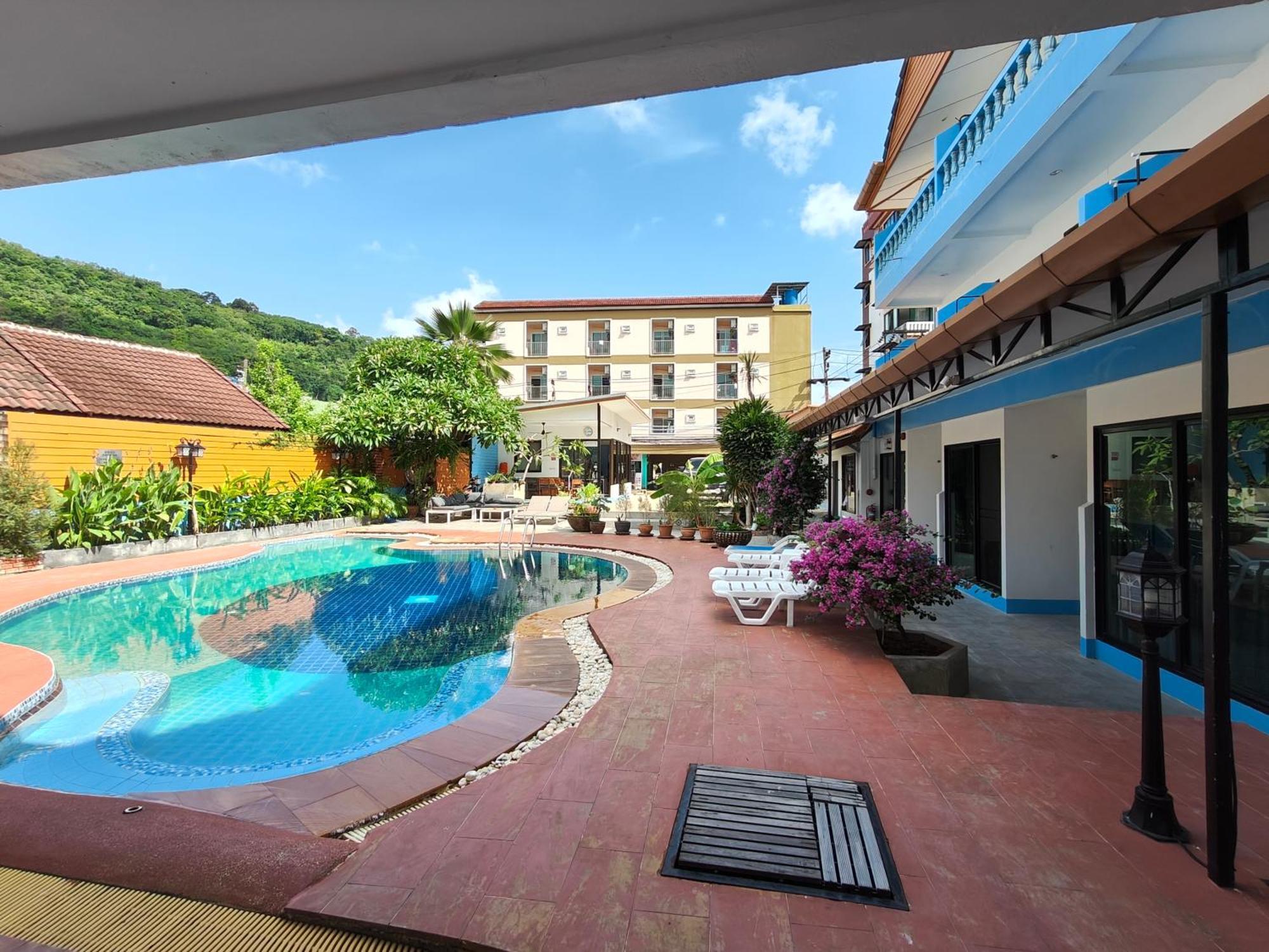 Baankasemsuk Resort 般咔 深宿 Patong Exteriör bild