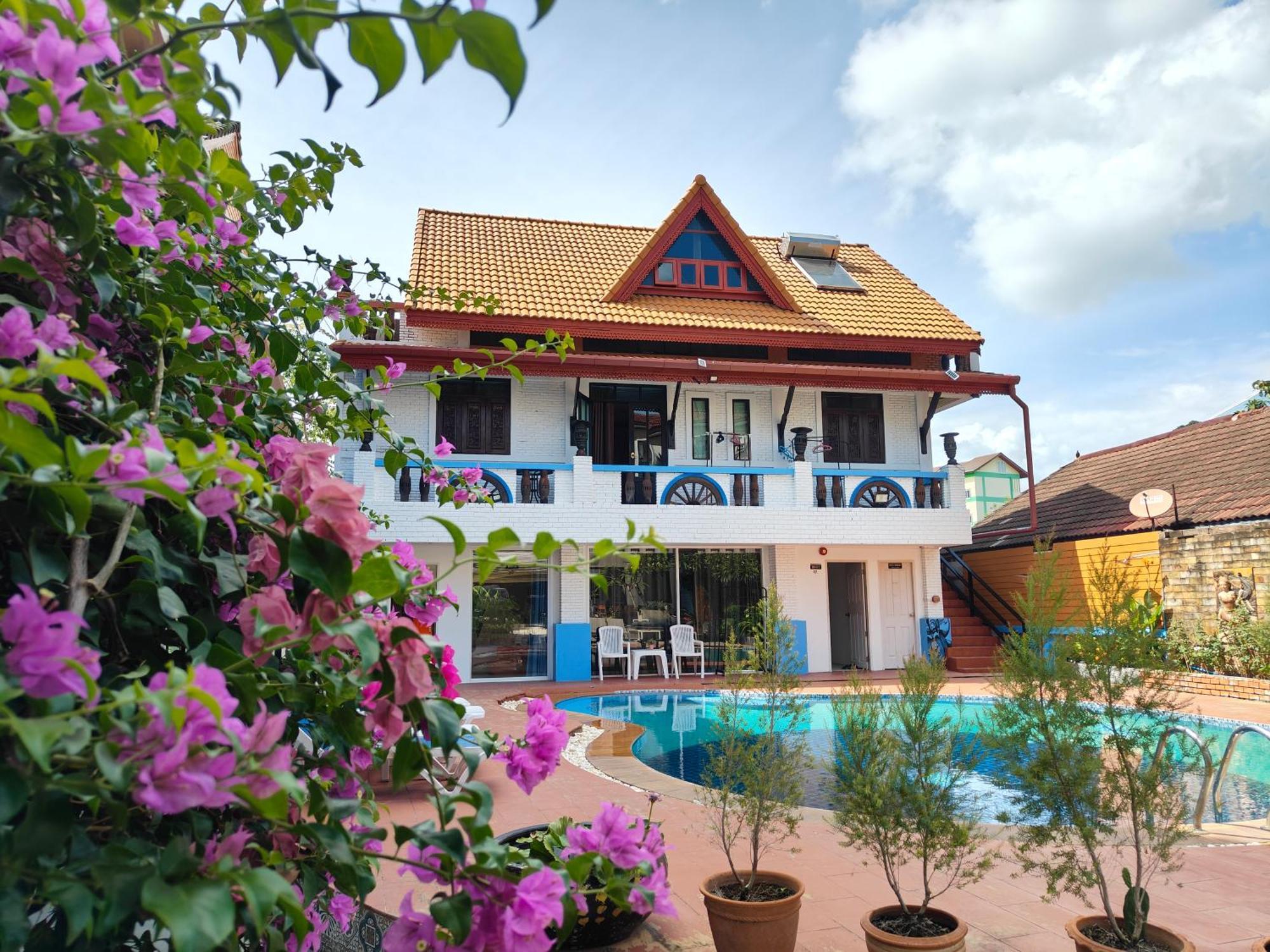 Baankasemsuk Resort 般咔 深宿 Patong Exteriör bild