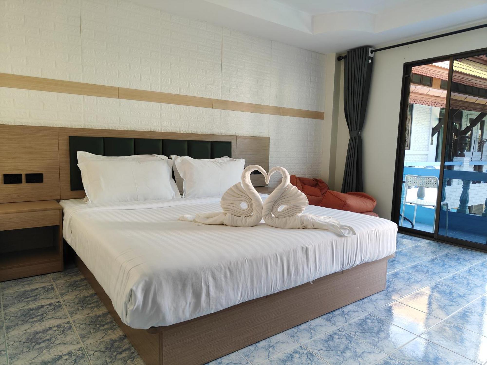 Baankasemsuk Resort 般咔 深宿 Patong Exteriör bild