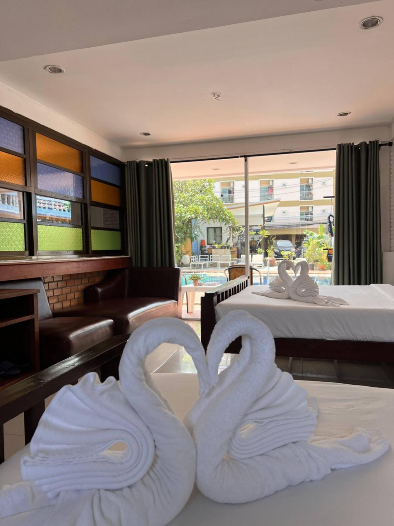 Baankasemsuk Resort 般咔 深宿 Patong Exteriör bild